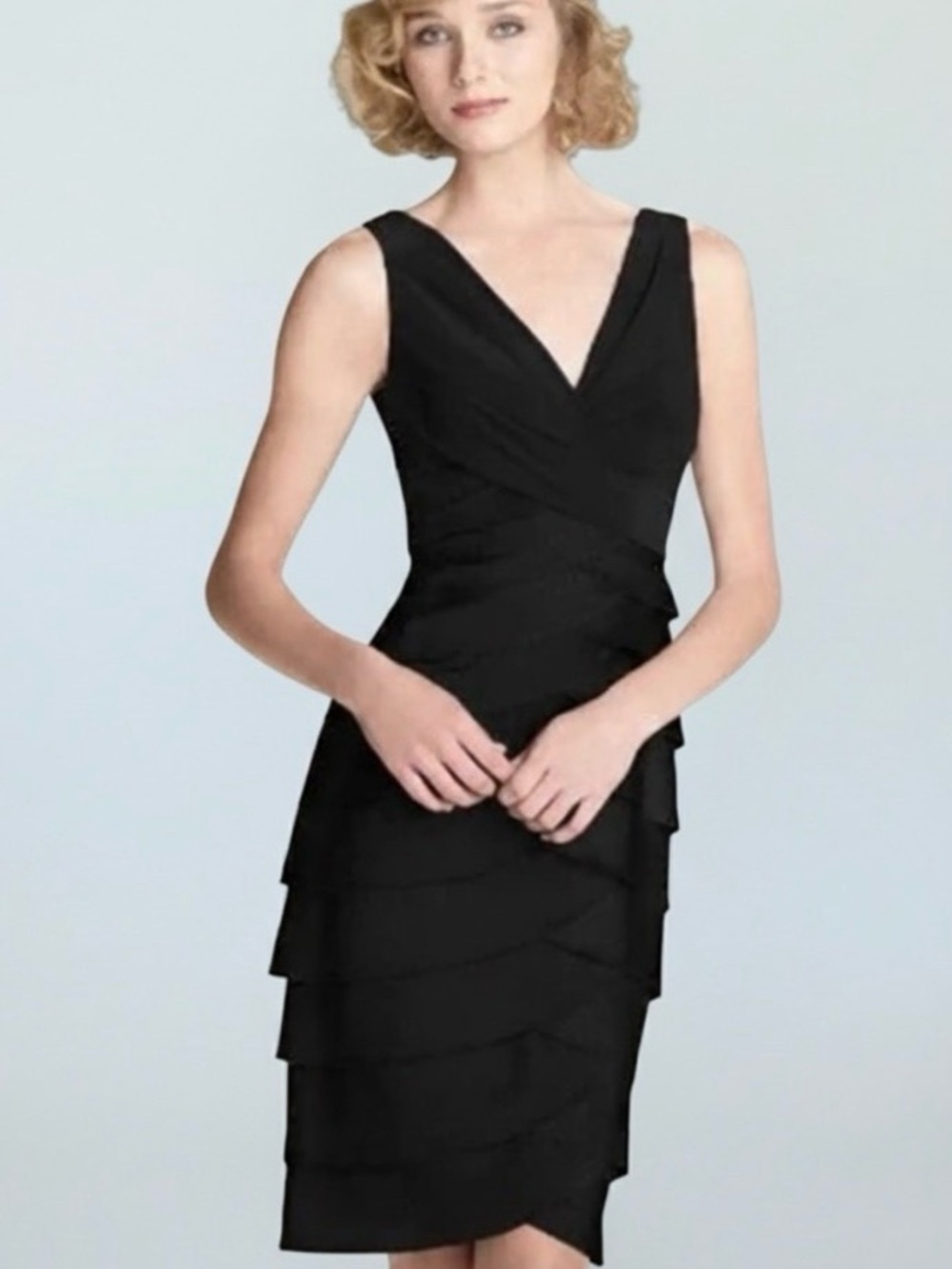 Adrianna Papell Black Sleeveless V-Neck Tiered Sheath Cocktail Dress